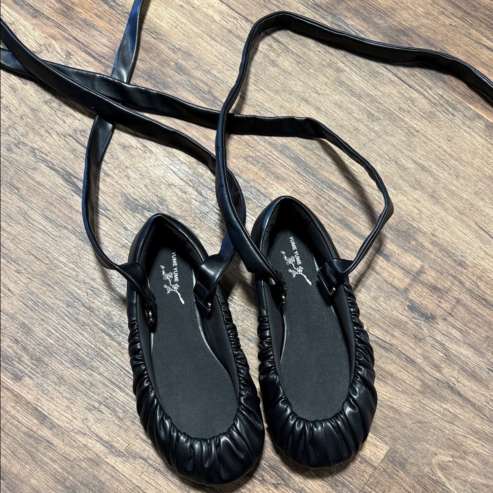 Women's Black Ruched Ballet Flats with Wrap Ties